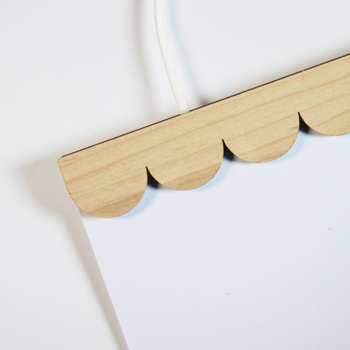 Scallop American Maple Magnetic Picture Hanger - A5