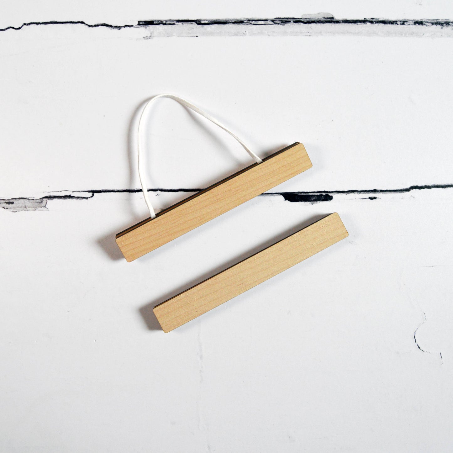 Straight American Maple Magnetic Picture Hanger - A5